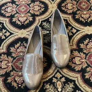 Bandolino Tan Flats with Glossy Finish and Rounded Toe